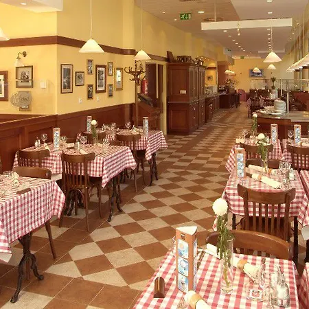 Отель Ibis Mala Strana 3*