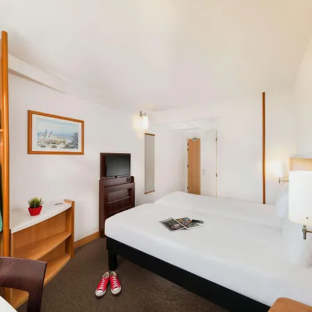 Отель Ibis Mala Strana