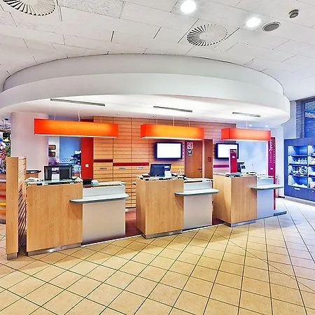 Отель Ibis Mala Strana
