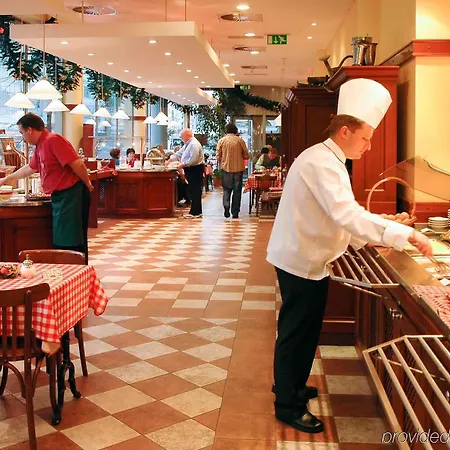 Отель Ibis Mala Strana 3*