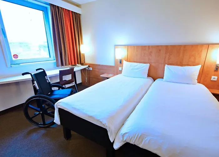 Ibis Mala Strana 3*
